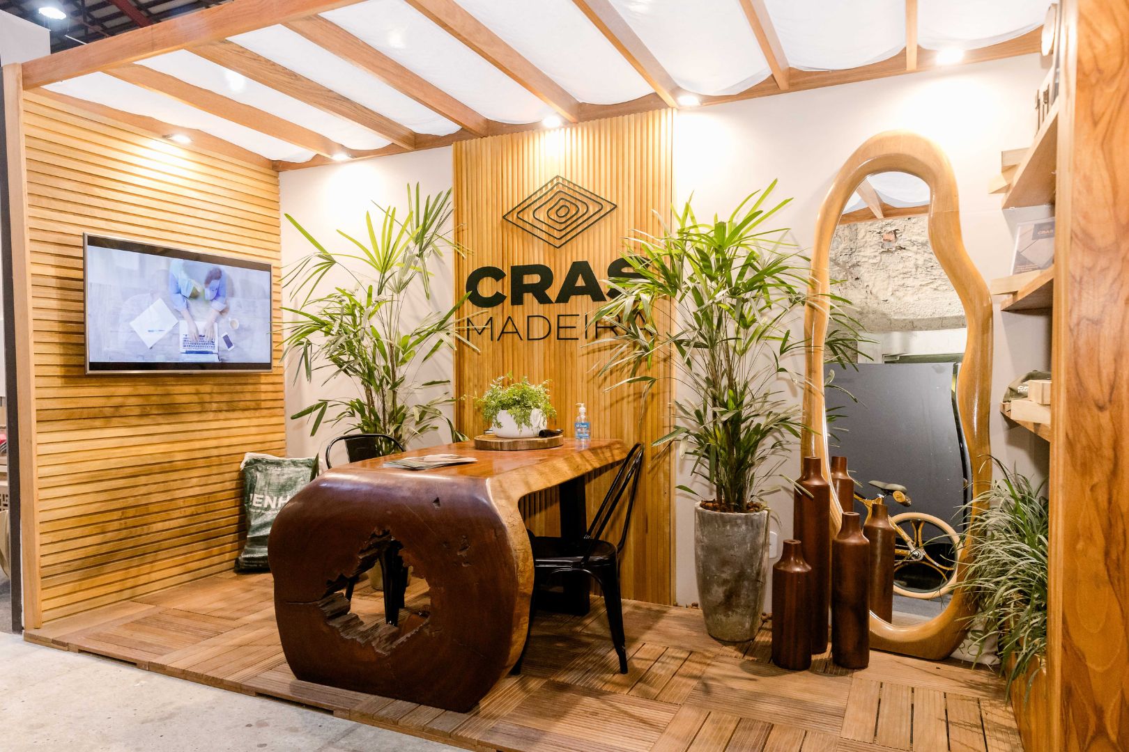 Madeiras de manejo sustentável da CRAS Madeira em aplicações múltiplas: do piso à parede e mobiliários